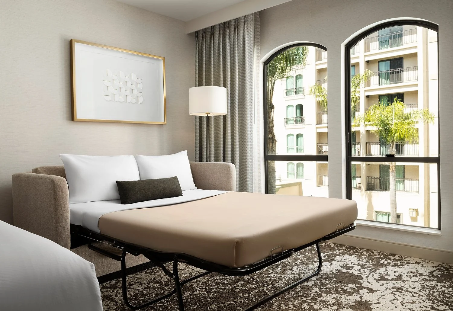 Pasadena Courtyard - Room 306- King Pool View Sofabed VU.JPG