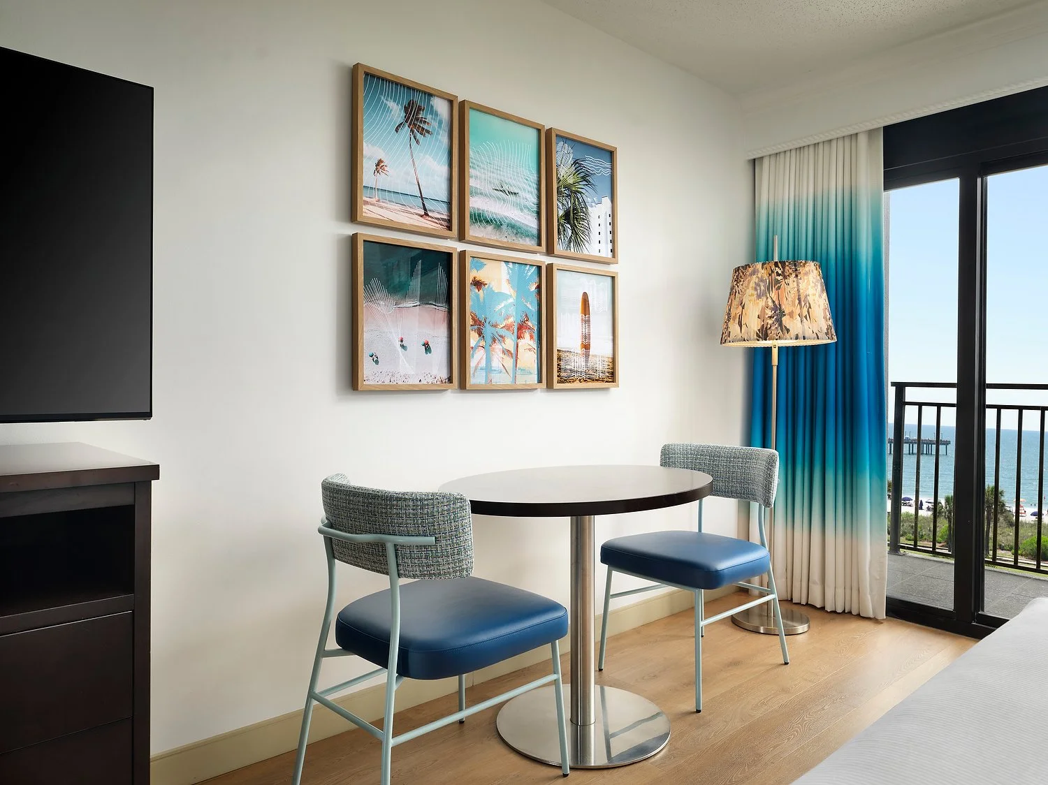 Doubletree queen 421 table vignette v2.JPG