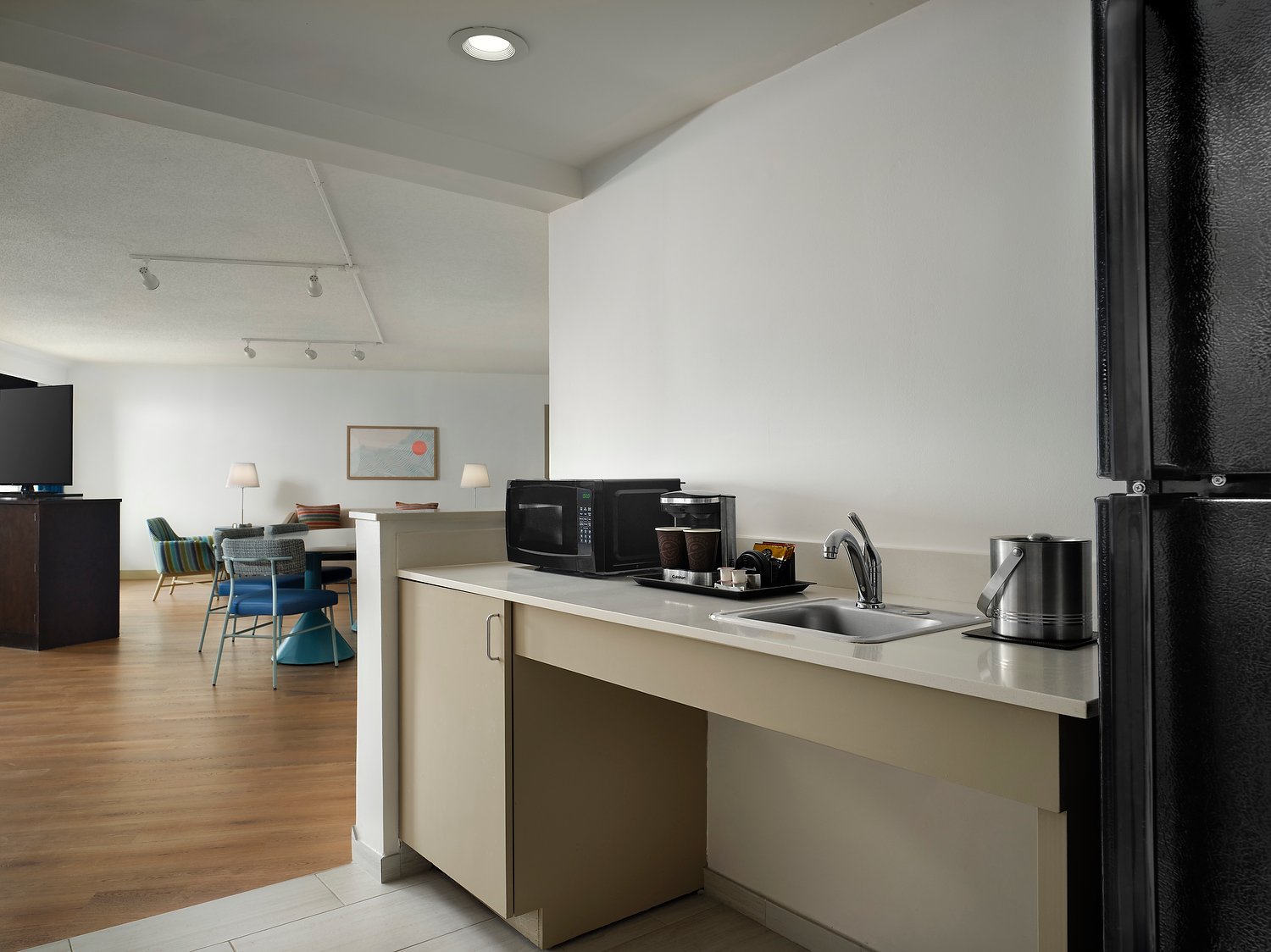 Doubletree queen room 436 kitchenette v2.JPG