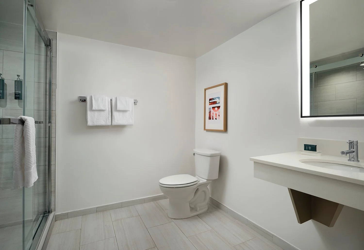 Doubletree room 136 bath v2.JPG