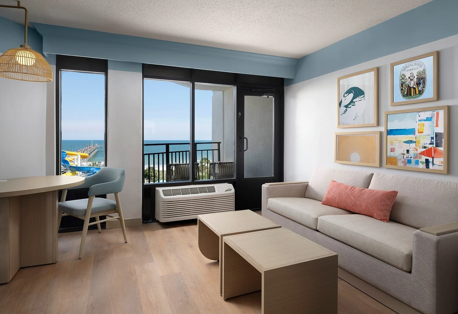 myrtle beach - tapestry room 483 living.JPG