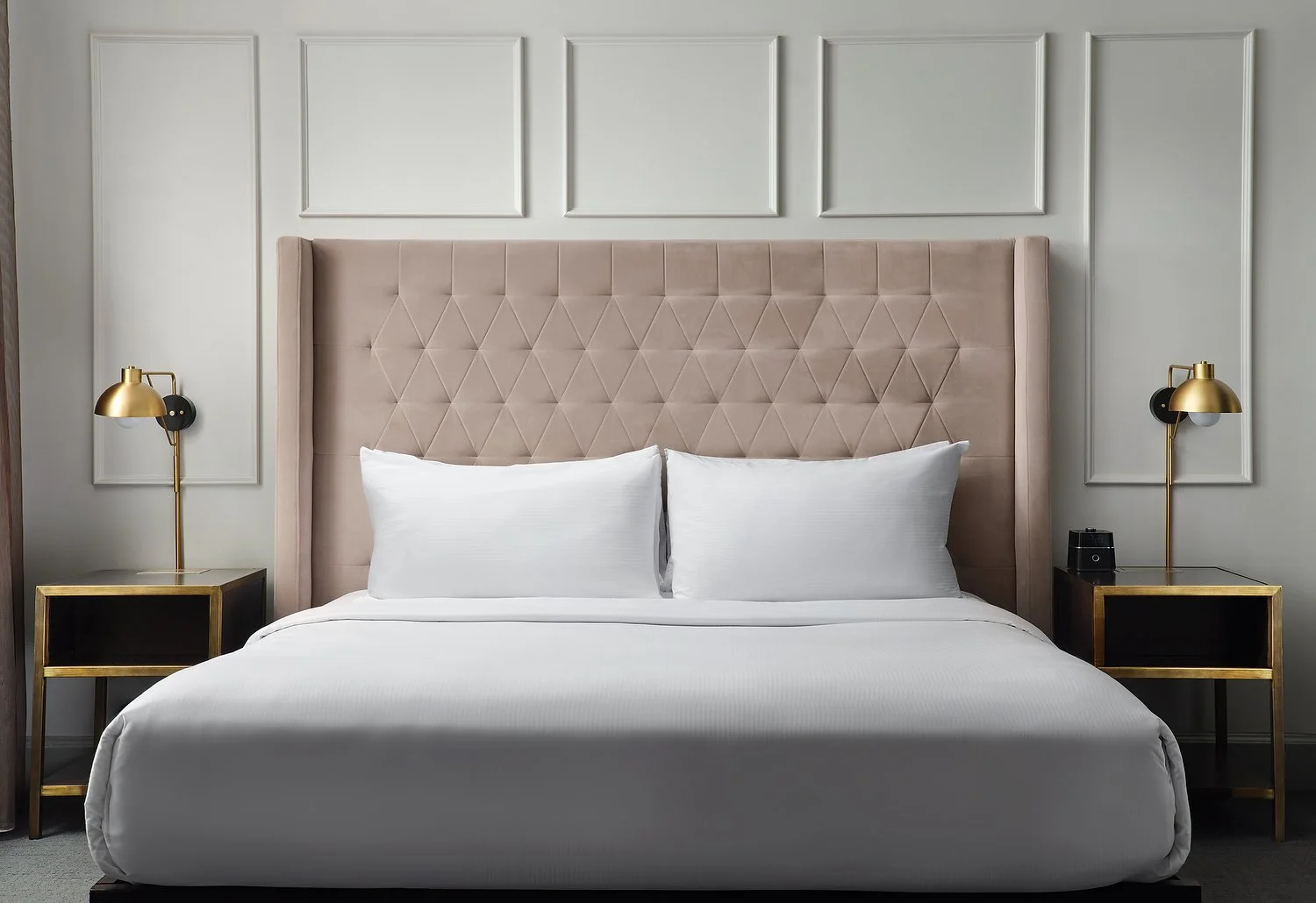 HOTEL PHILLIPS room 2010 junior kingsuite headboard detail v2.JPG