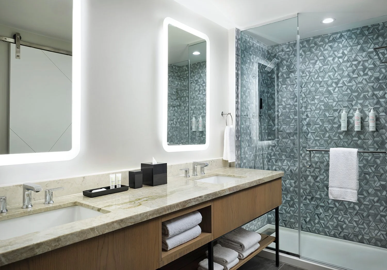 MH_AUSMD_room_2806_studio_suite_bath.JPG