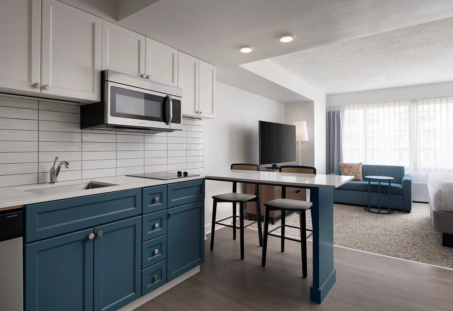 Chicago Sonesta ES - Room 1907 - Studio Suite Kitchen.JPG