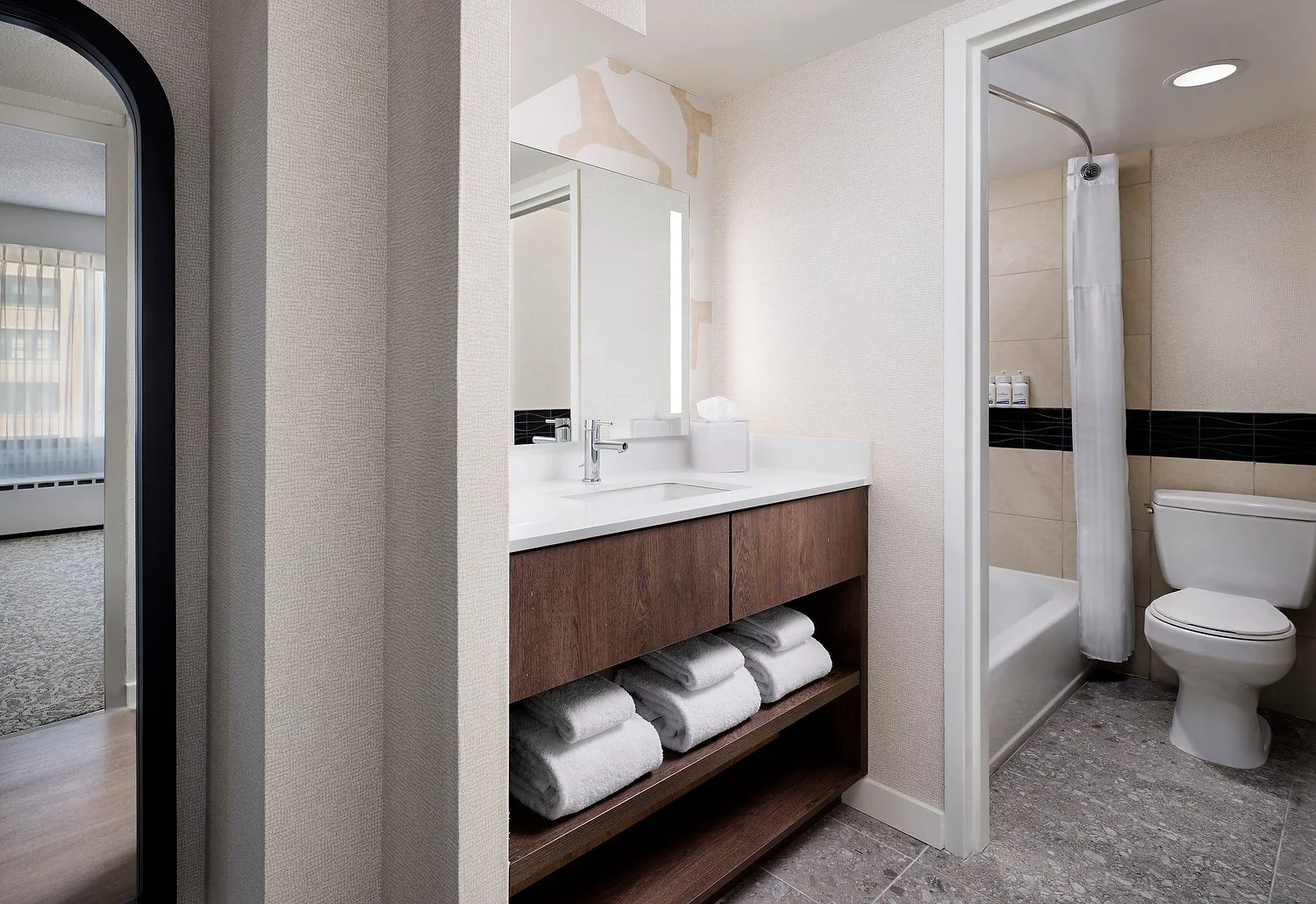 Chicago Sonesta room 1903  1 bedroom suite BATHROOM.JPG