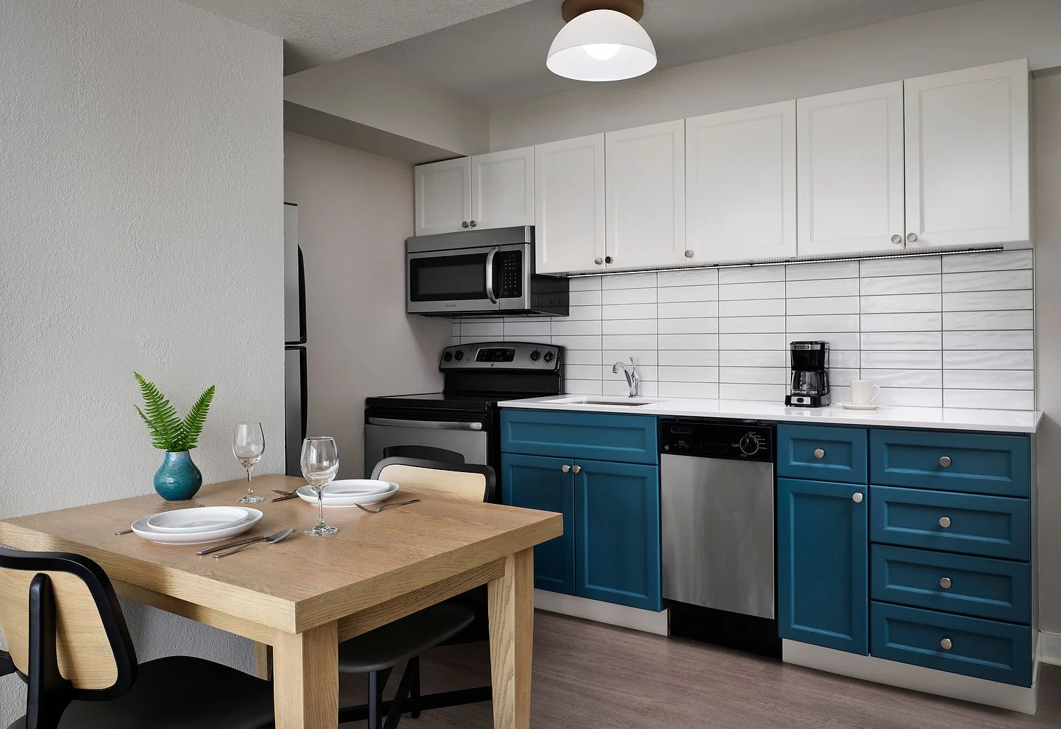 Chicago Sonesta room 1903  1 bedroom suite kitchen.JPG