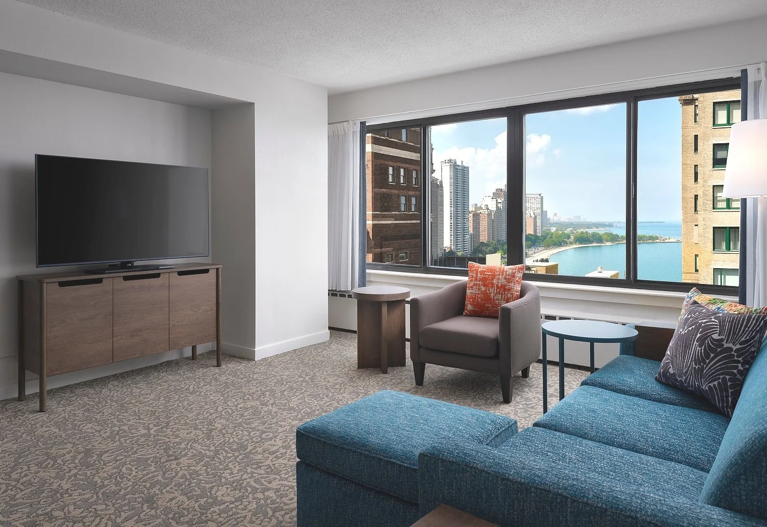 Chicago+Sonesta+ES+-+Room+1903+-+1+Bedroom+Suite+Living+Room.jpg