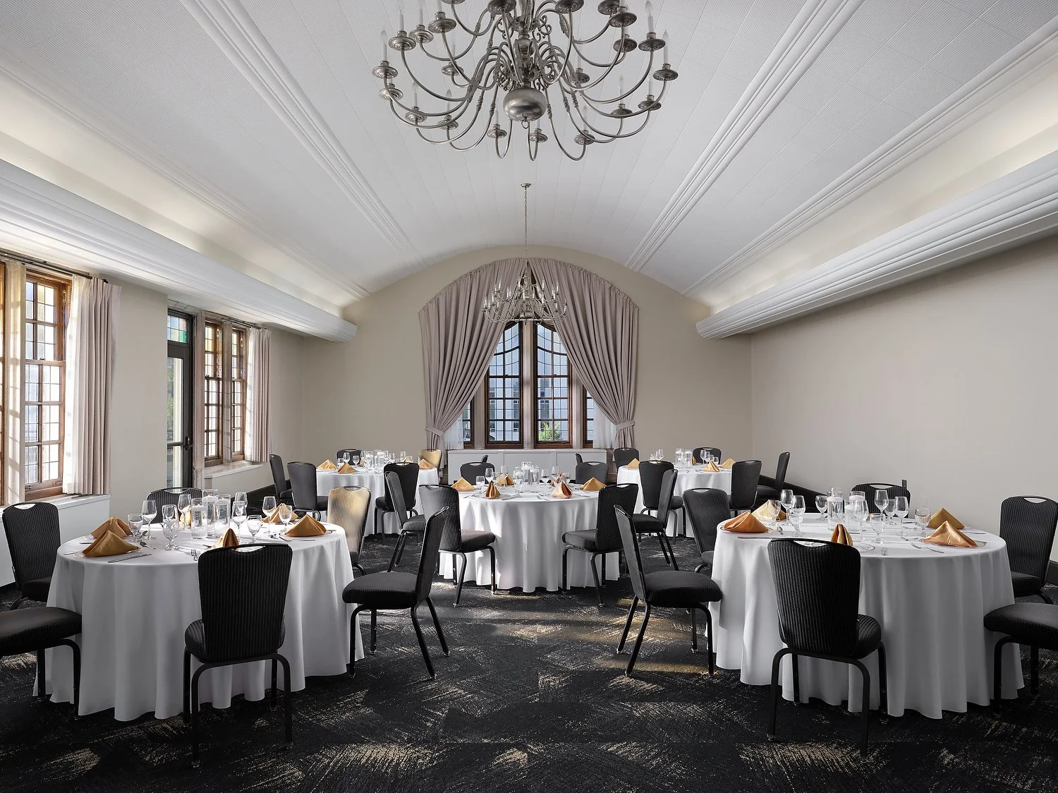 AK_ INDWK_meeting_room.JPG