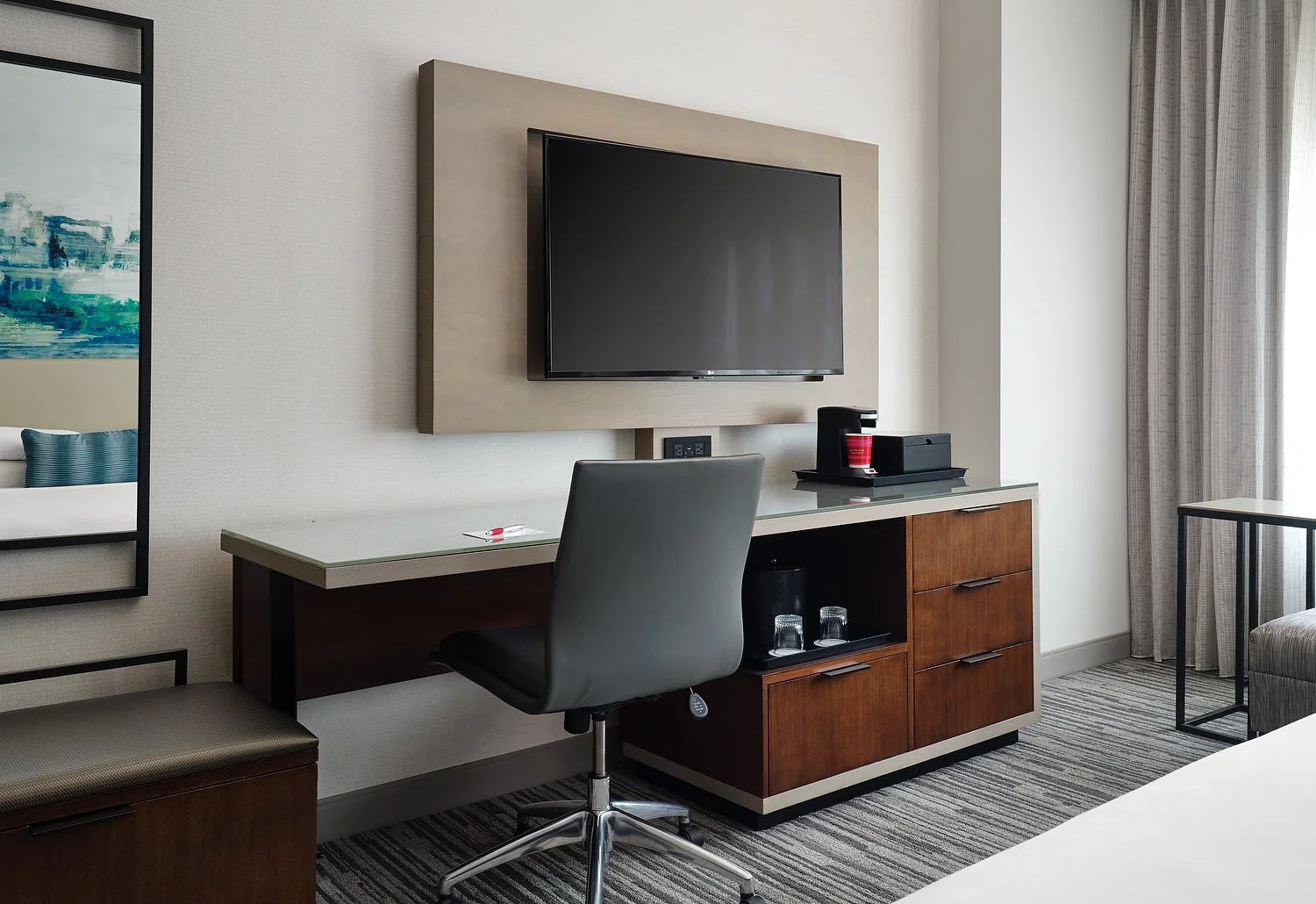 MH_INDCC_room_348_desk_area.JPG