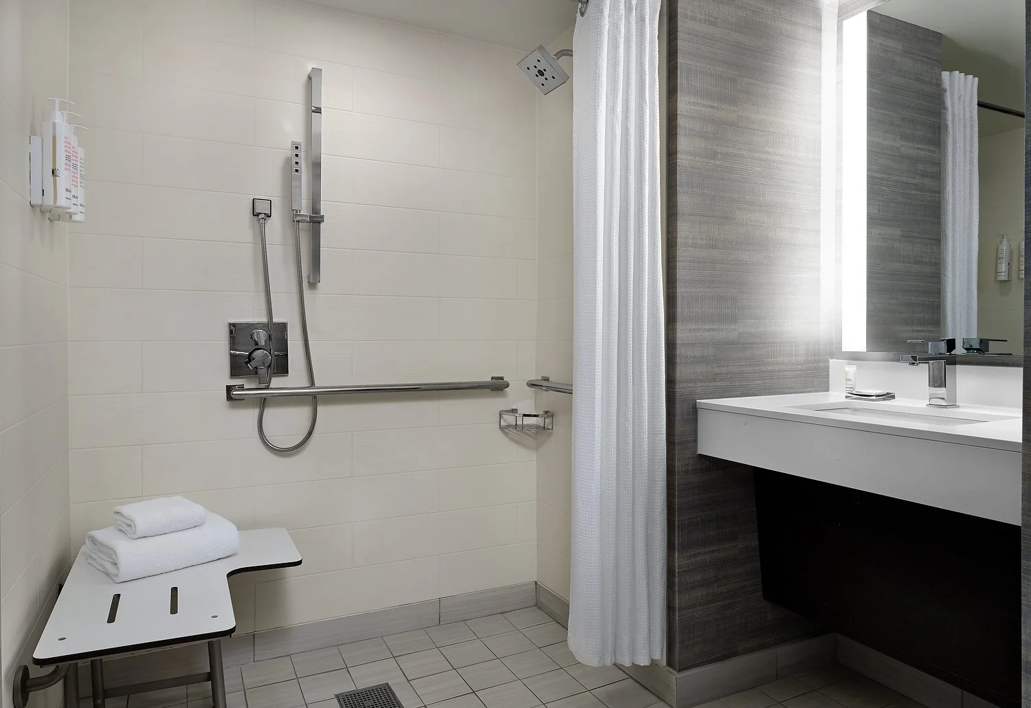MH_INDCC_room_825_ADA_bath.JPG