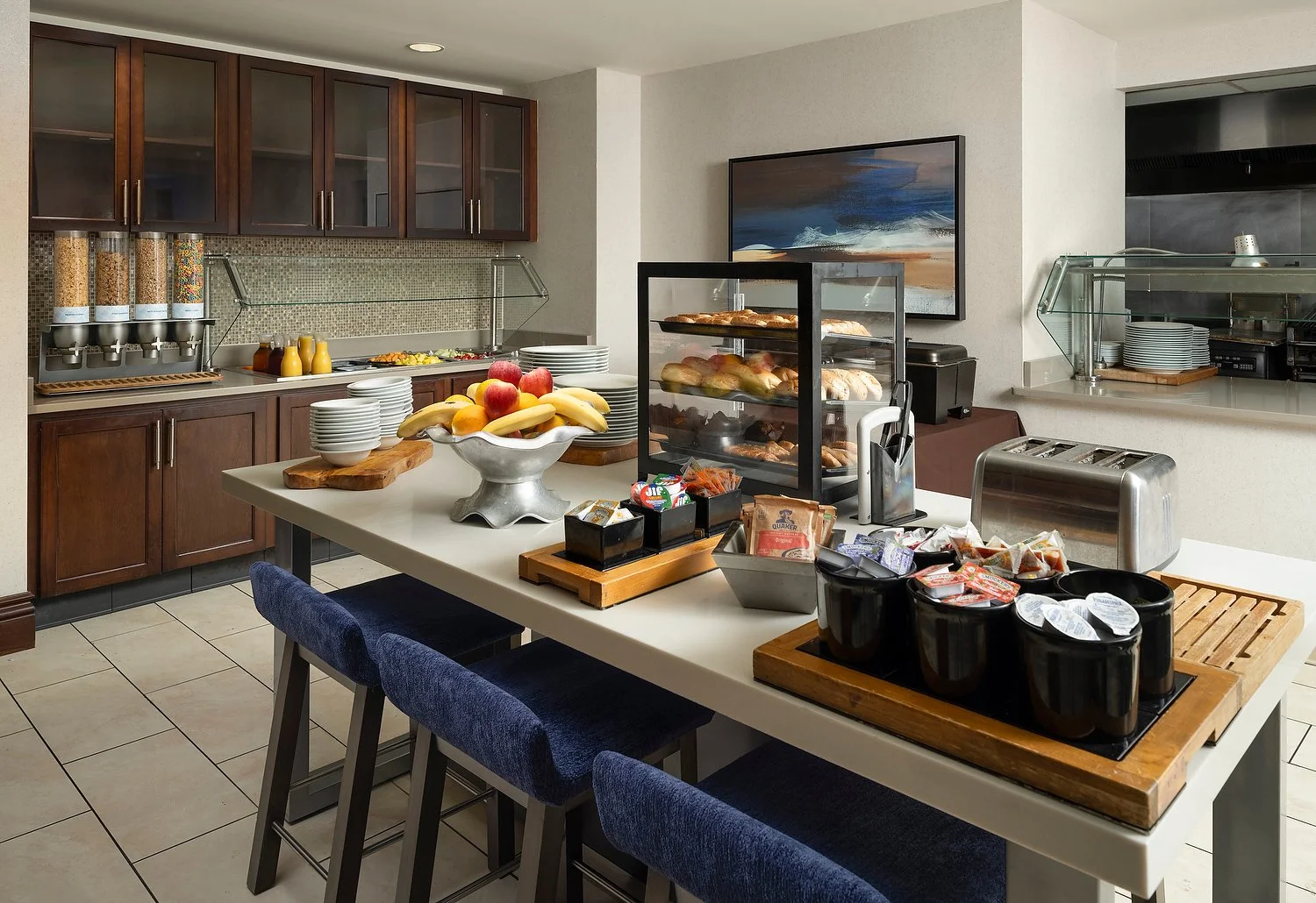 HGI Breakfast buffet.JPG