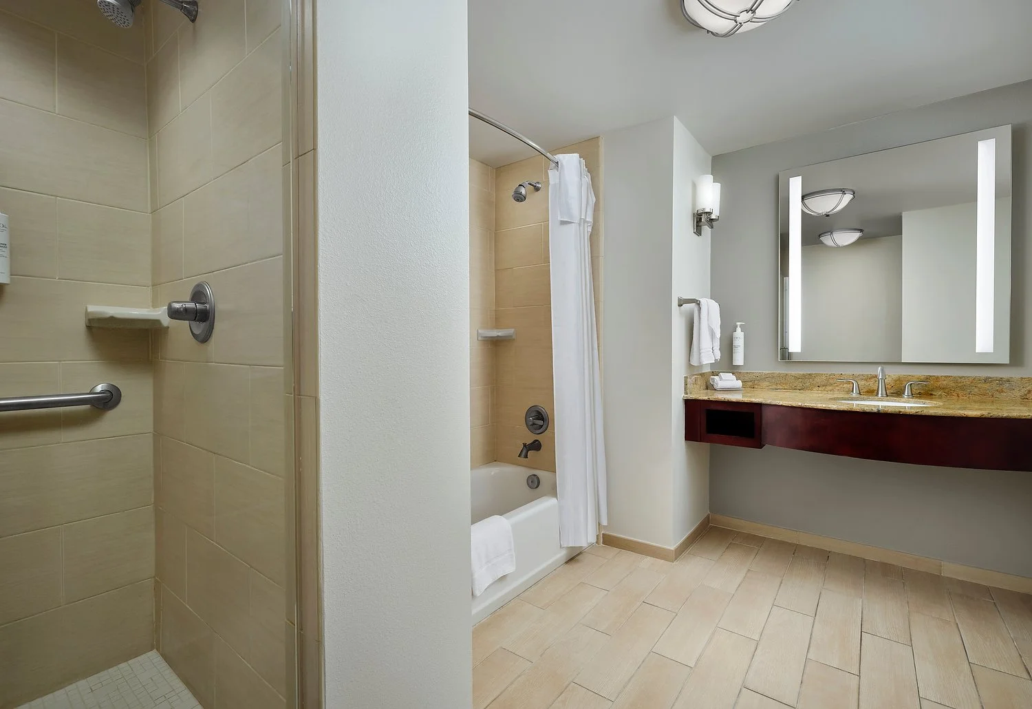 HGI RM1400 1 bedroom king suite bathroom.JPG