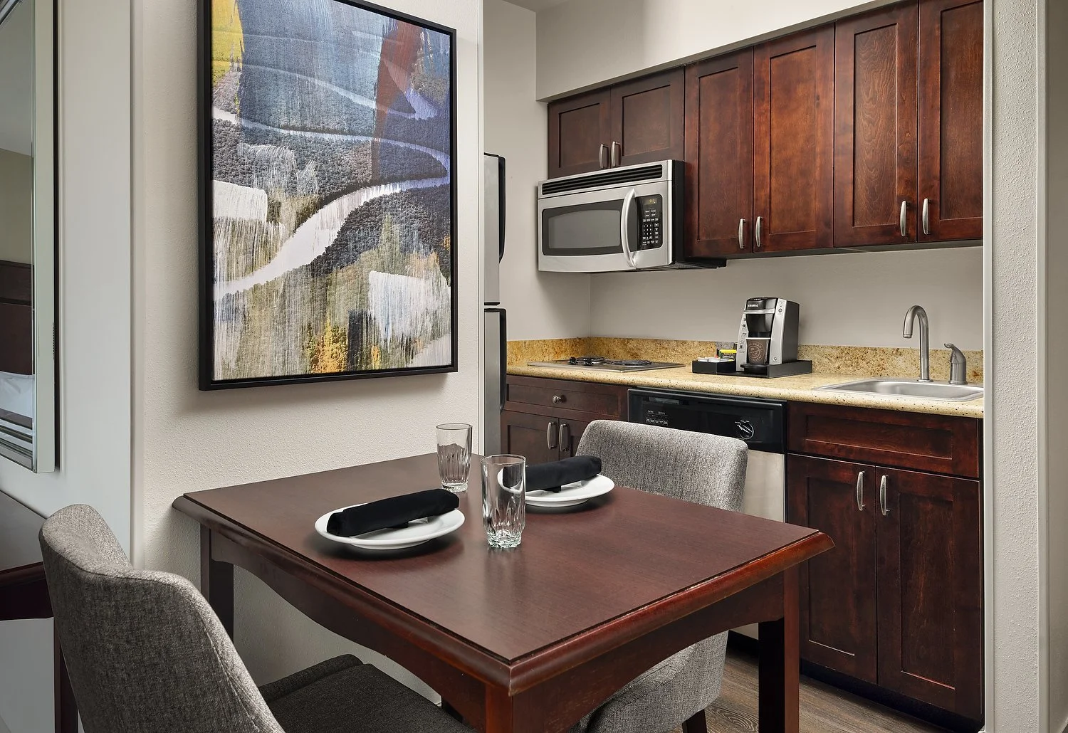 Homewood_Rm 430_studio_king_kitchen.JPG