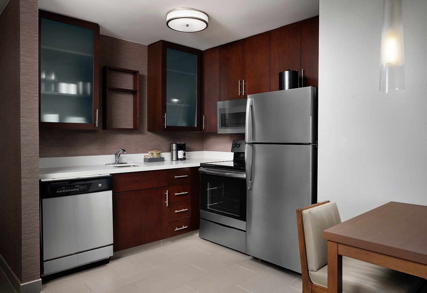 RI_AUSLA_rm_201_1bdrm_suite_kitchen.JPG