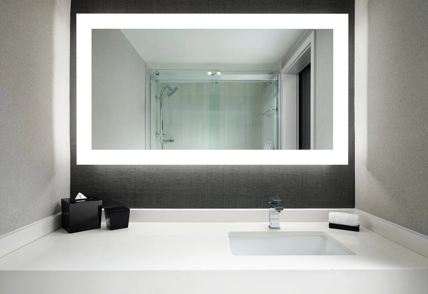 CRYSTAL CITY MARRIOTT ROOM 1103 HIGH FLOOR KING vanity v2.JPG