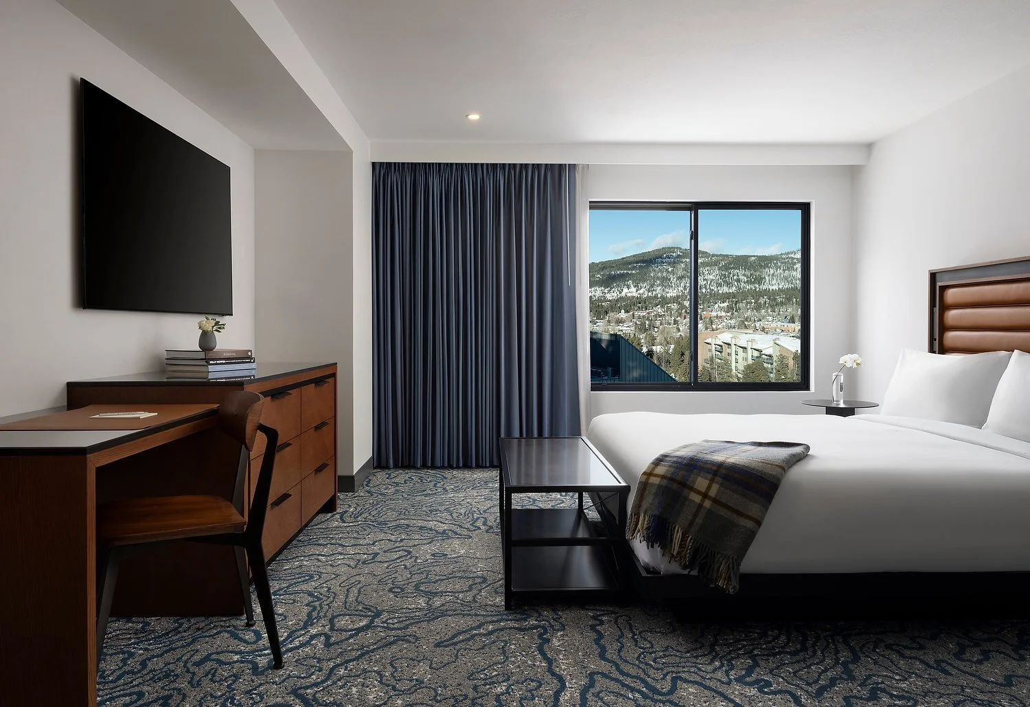 Breckenridge Alpenrock - Room 613 - Single King Courtyard View.JPG