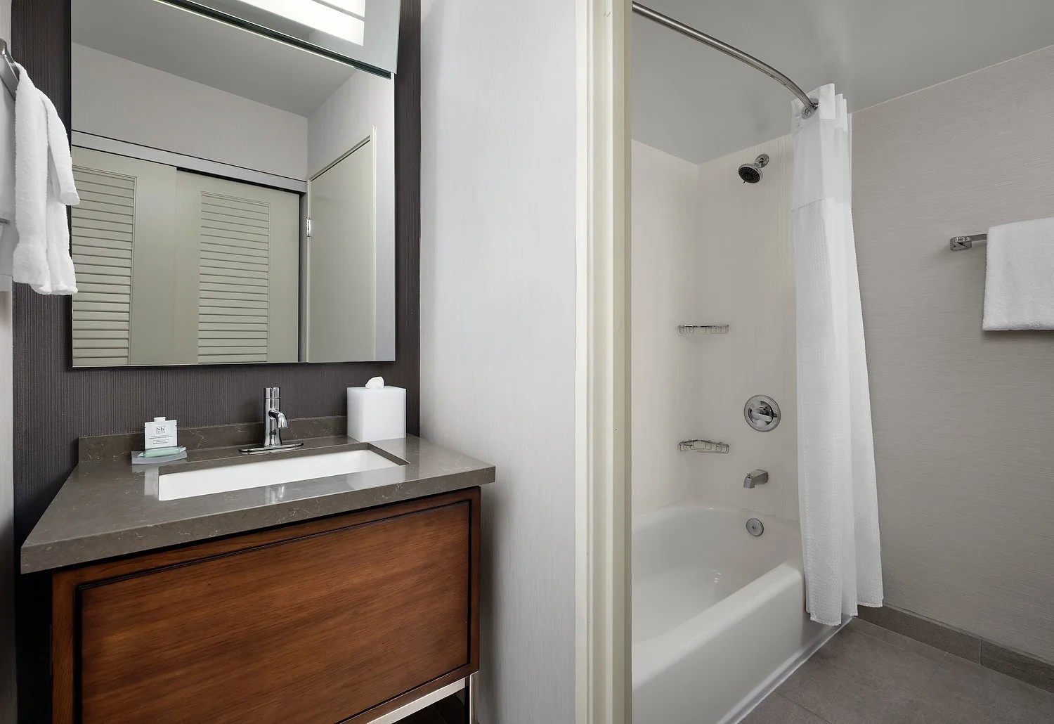 Stocton courtyard buth tub v2.JPG