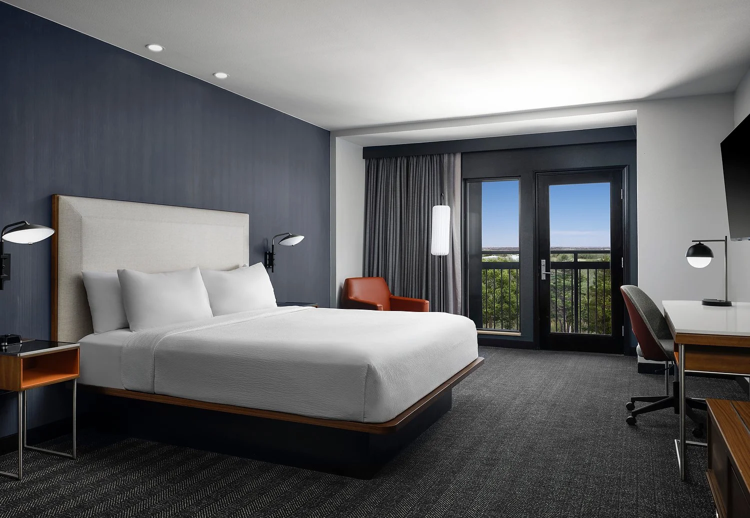 CY_DFWGV_rm_619_presidential_suite_bedroom.JPG