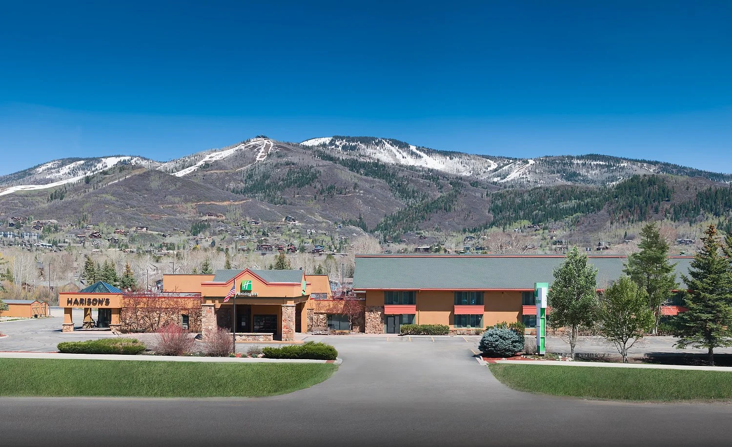 Steamboat_springs_Holiday_Inn_daytime_exterior.JPG