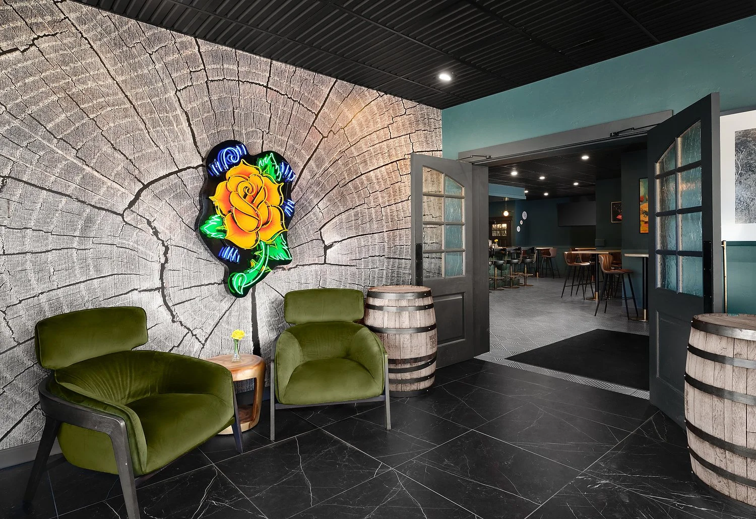 Steamboat_springs_Holiday_Inn_bar_entrance v2.JPG