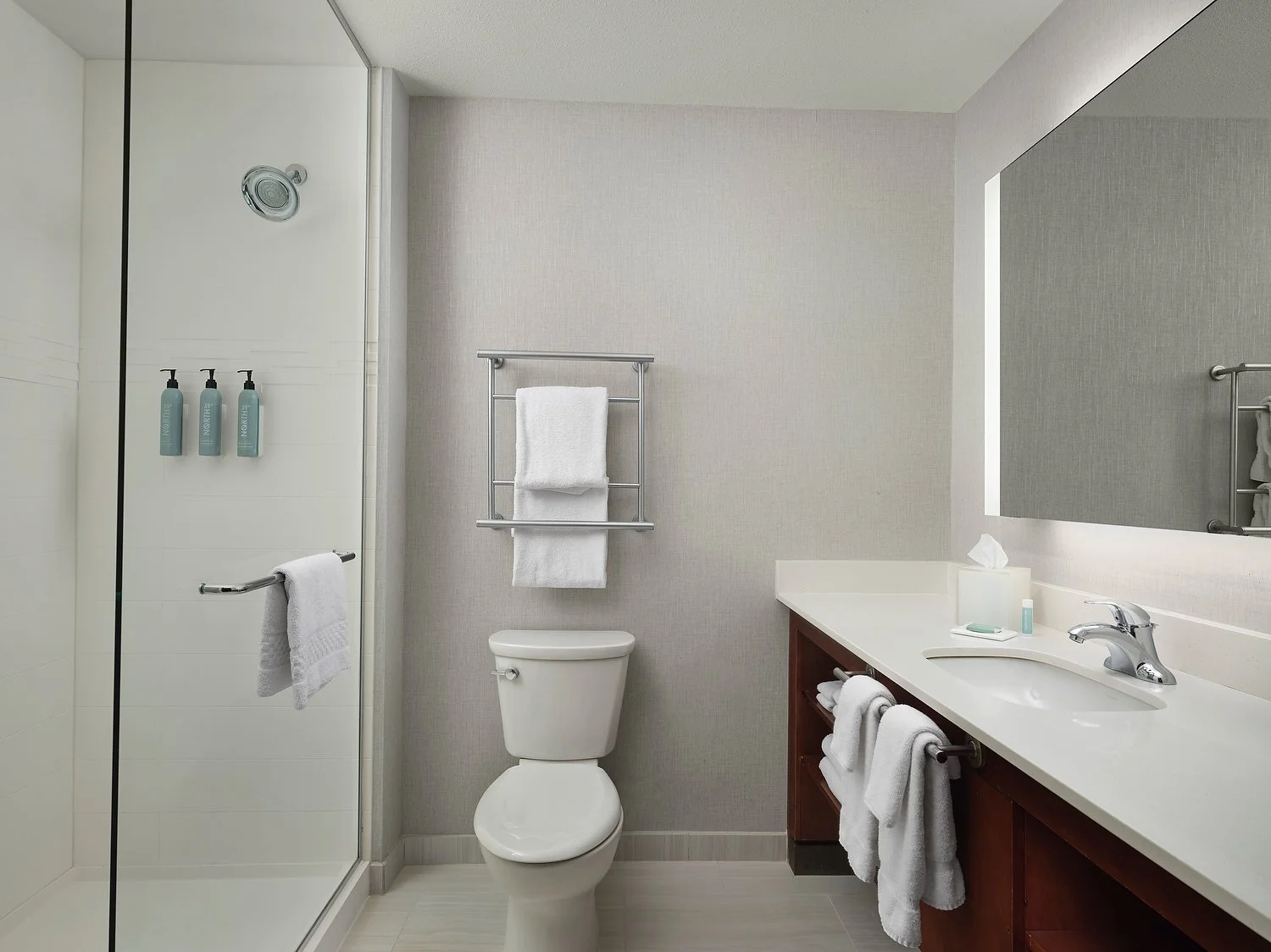 BRECKENRINDGE R1 ROOM  109 king bath shower v2.JPG