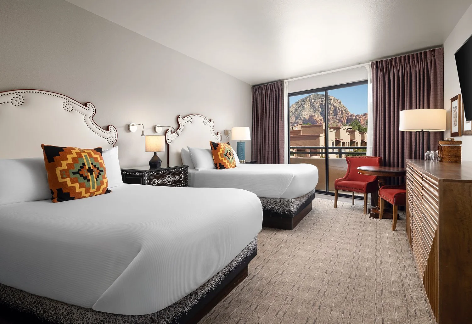 Sedona Wilde - Room 232 - Suncatcher 2Q Redrock View.JPG