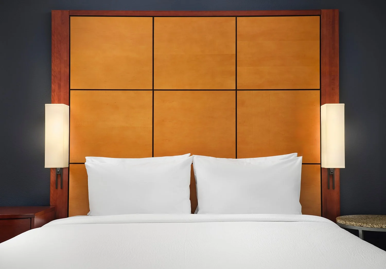 RI_CHIRN_rm602_headboard.JPG