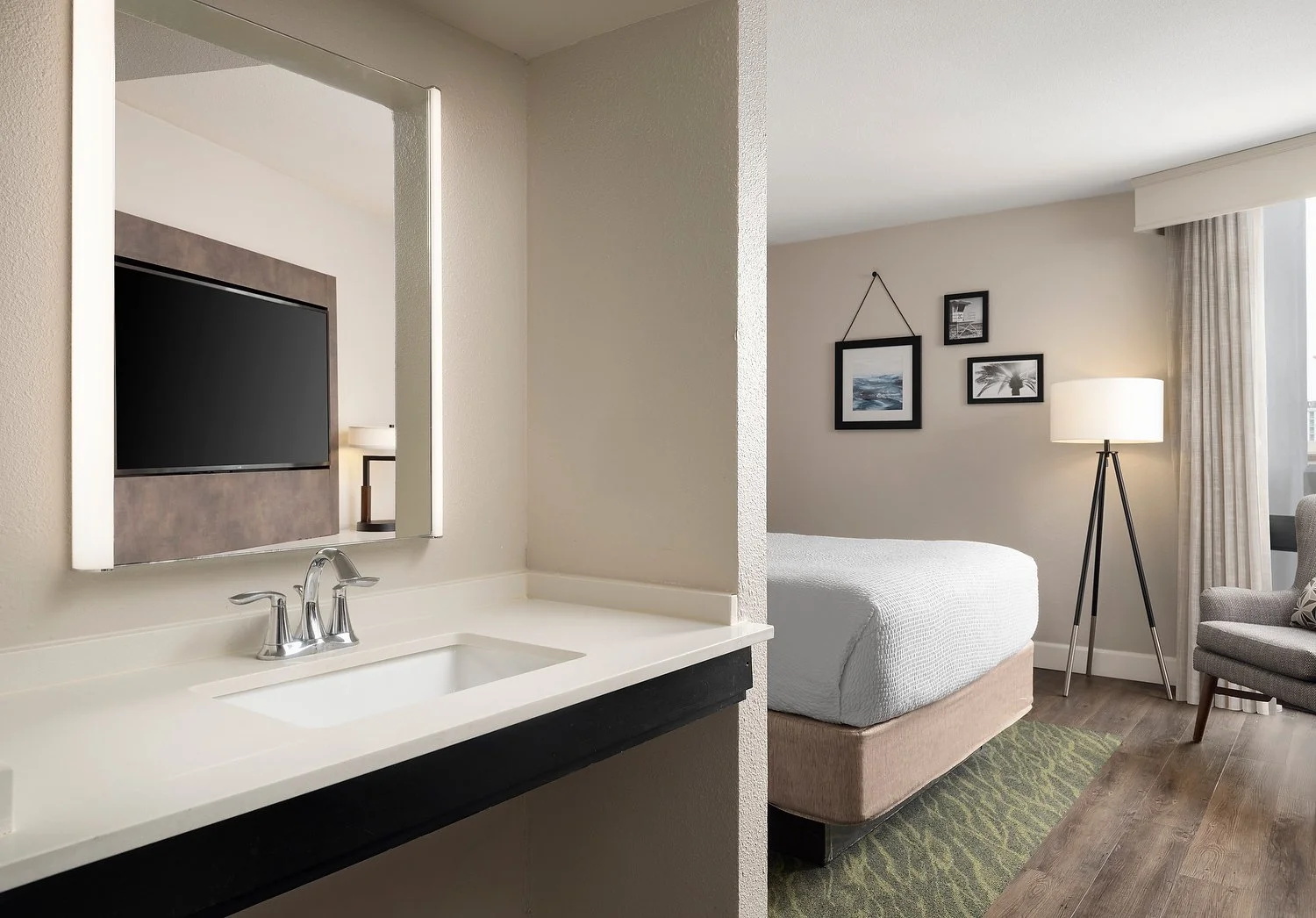 San Diego BW Dextro - Room 702 - Ada King Vanity.JPG