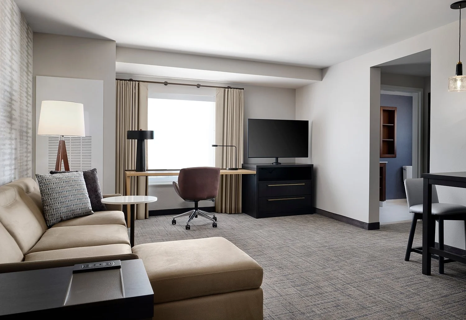 RI_RNORS_room_316_1_BR_king_suite.JPG