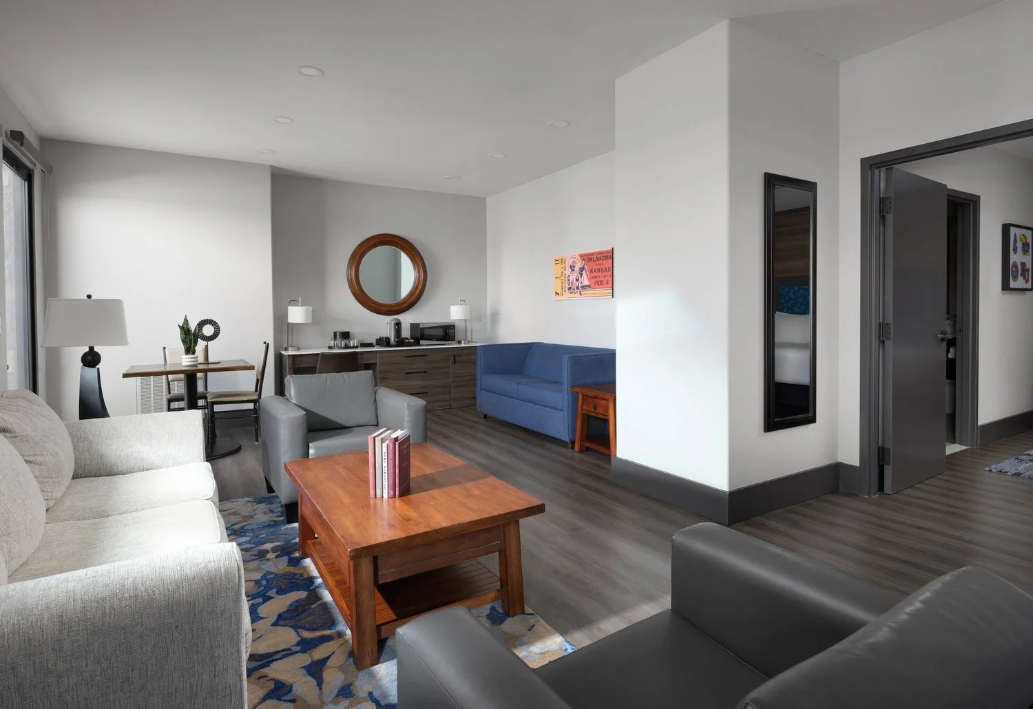 Kansas CIty Oread rm512 1 bdrm king suite.JPG