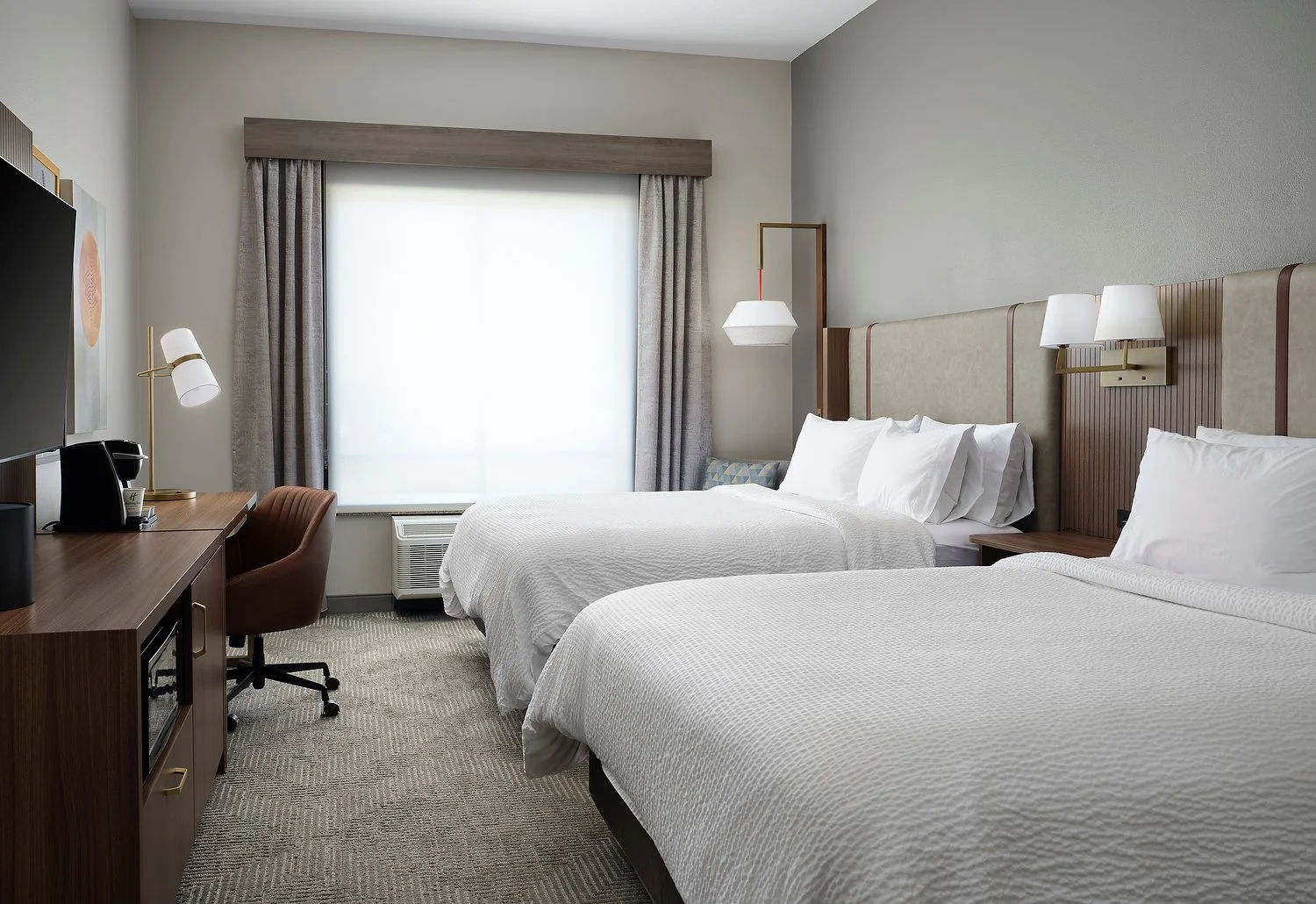 Meridian Holiday Inn rm 526 dbl queen.JPG