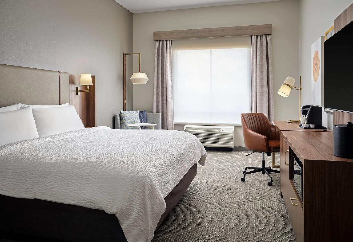 Meridian Holiday Inn rm516 king.JPG
