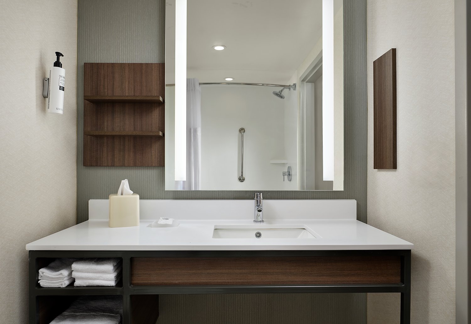 HGI Jackson rm 518 queen bathroom vanity.JPG