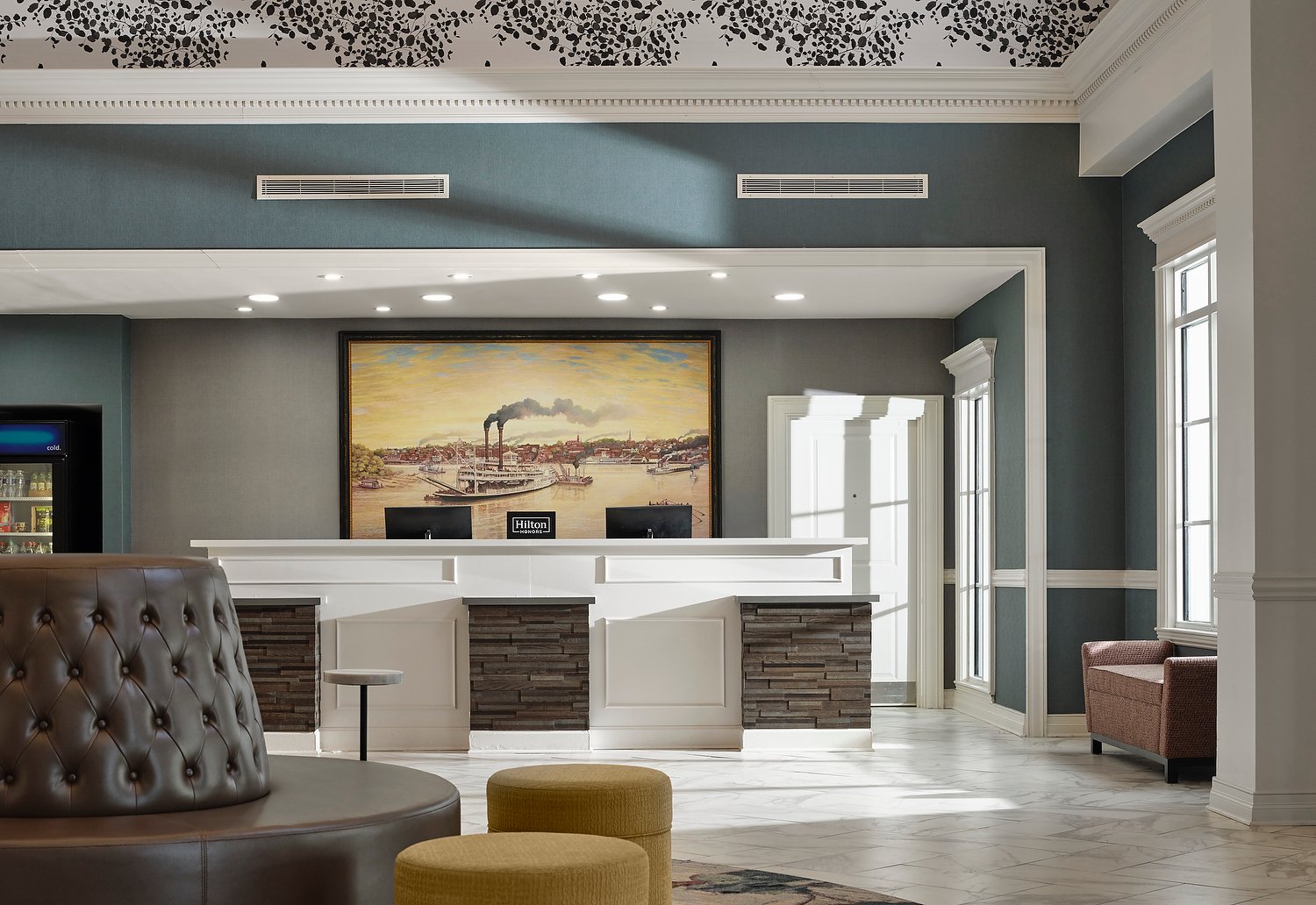 Vicksburg Hampton Inn front desk.JPG