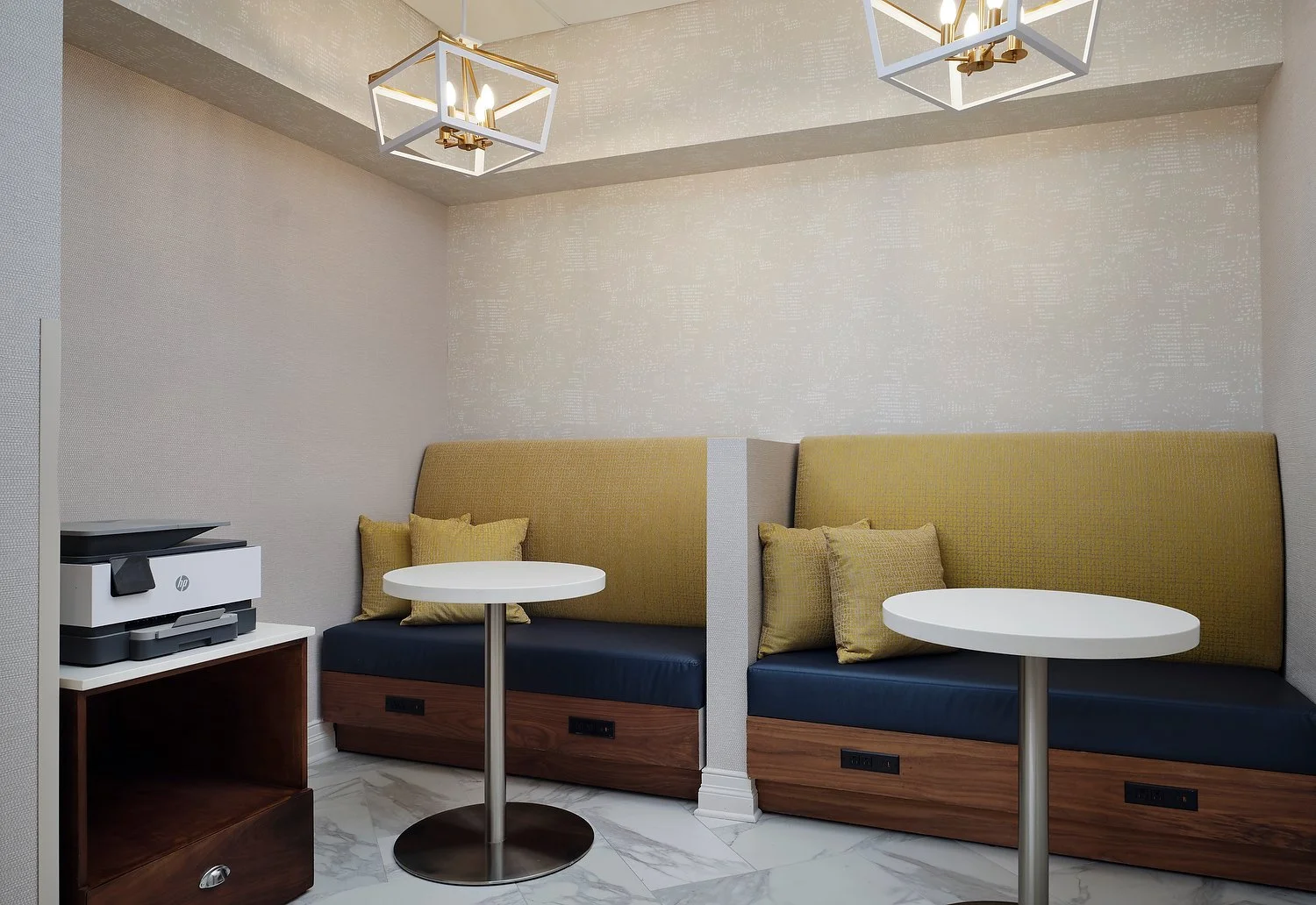 Vicksburg Hampton Inn business center.JPG