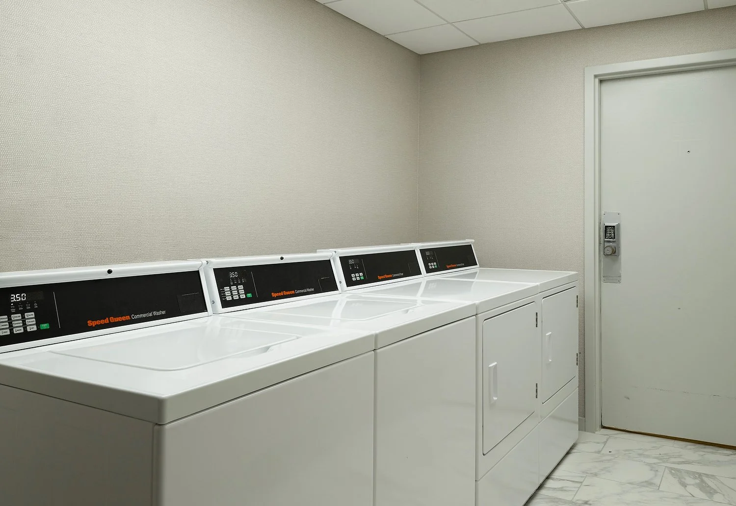 Vicksburg Hampton Inn guest laundry.JPG