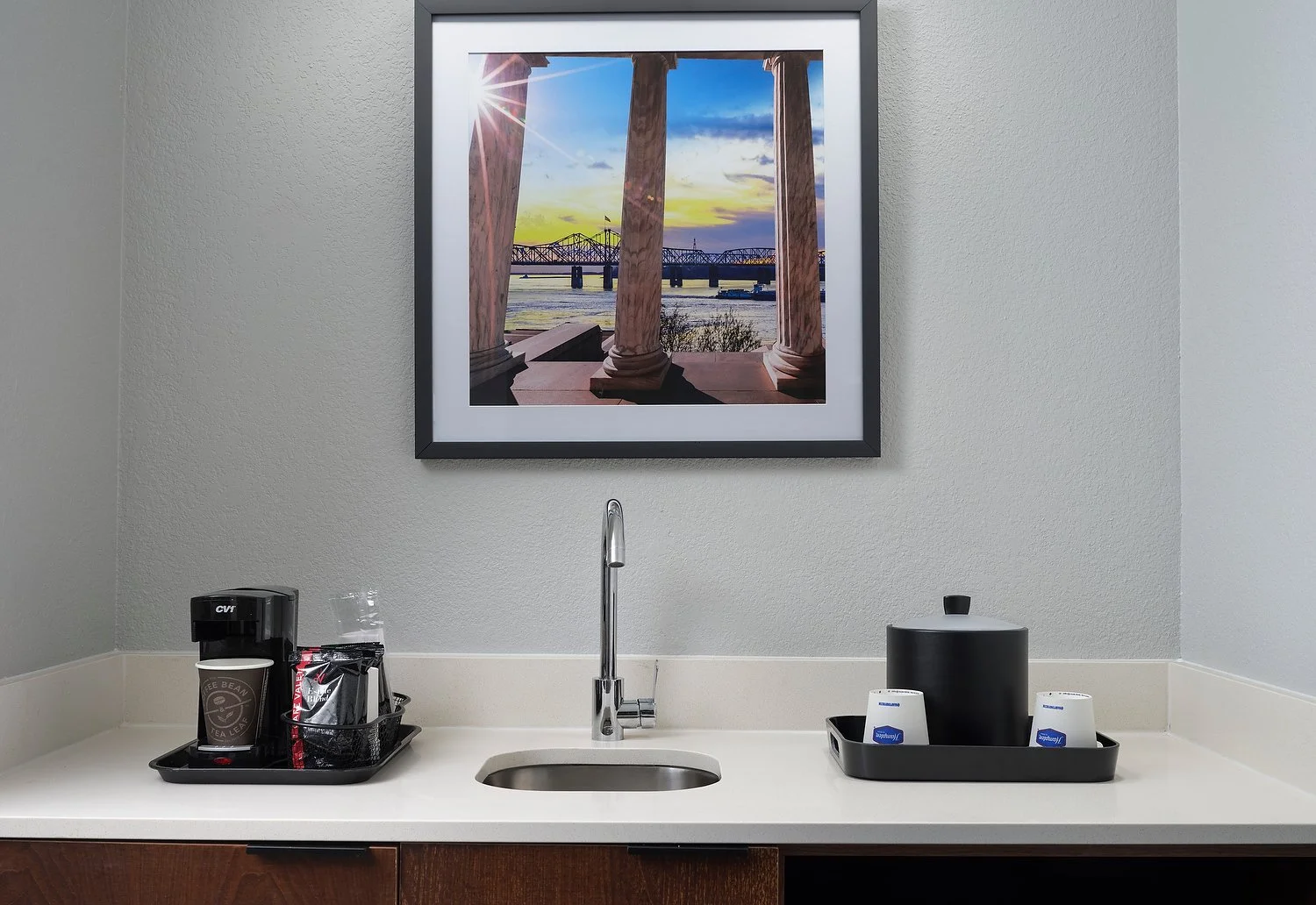 Vicksburg Hampton Inn rm 417 wet bar.JPG