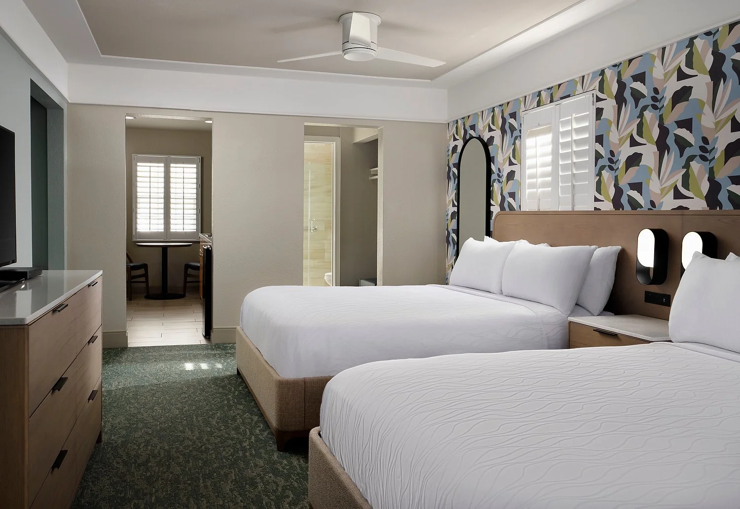 DIAMOND HEAD INN  room 211 double queen v2.JPG