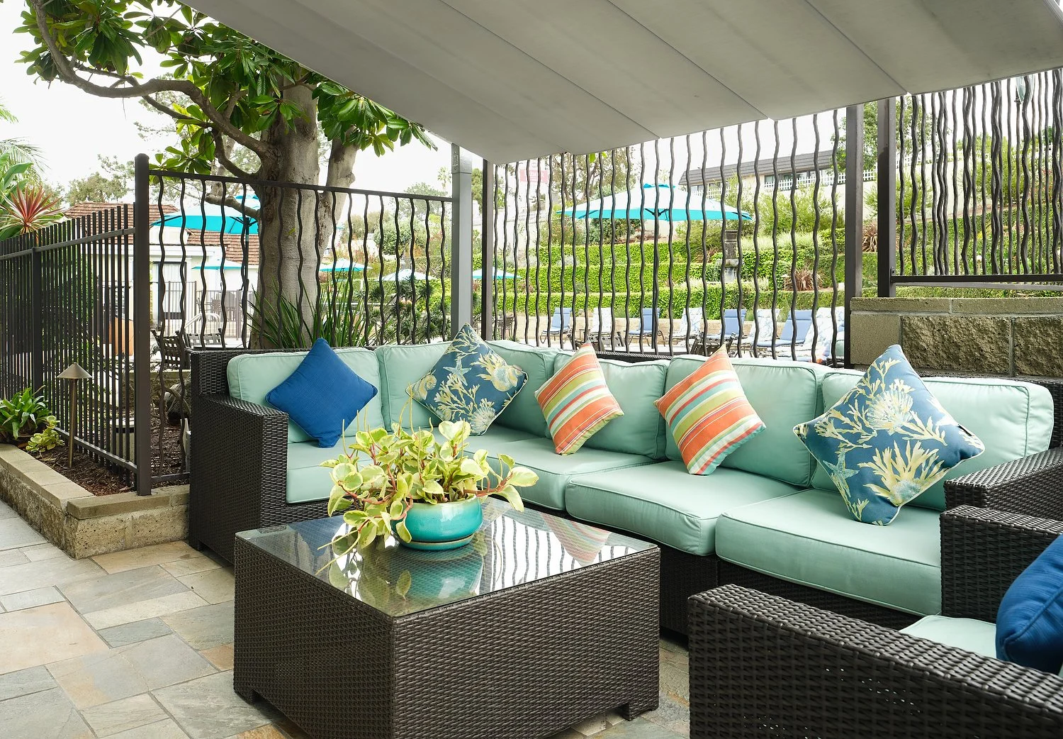 lobby outdoor seating area.JPEG