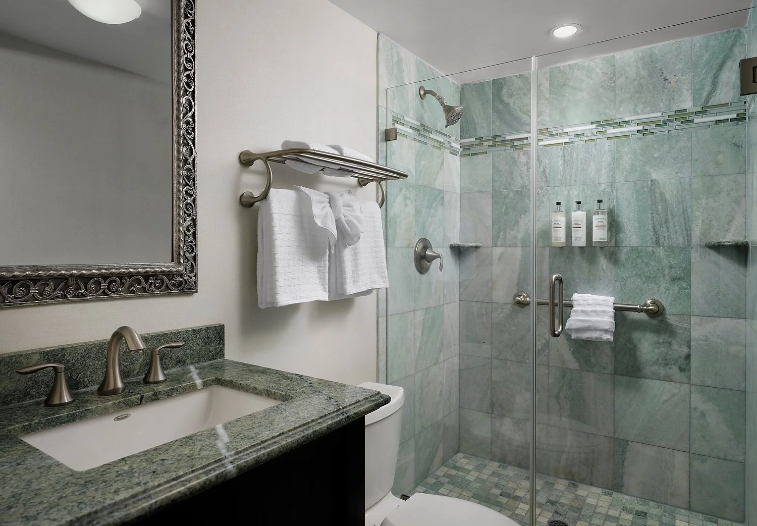 rm 112 queen with kitchen bathroom.JPG