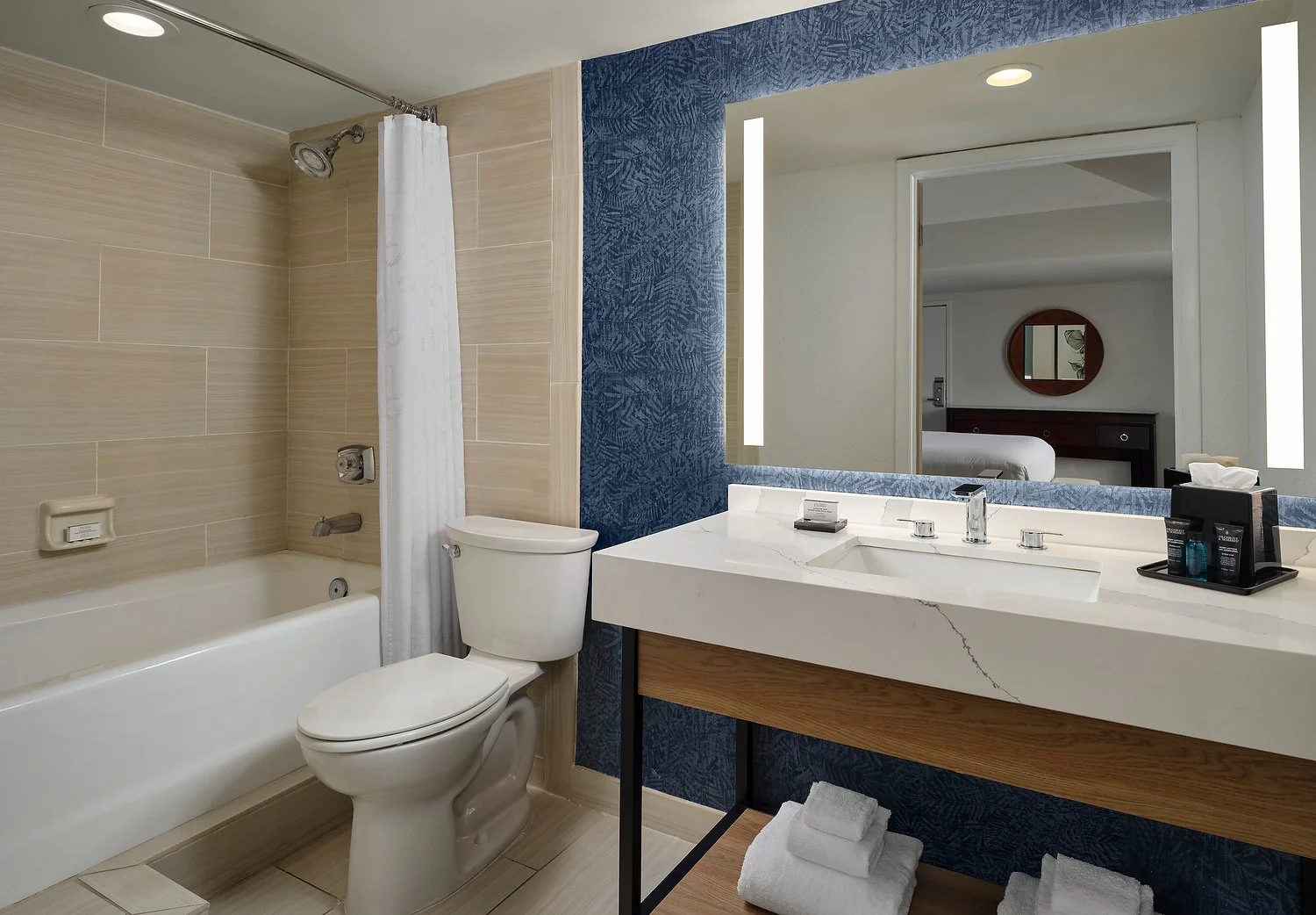 SH_TPAEA_room445_ 2BRpenthouse_2ndBath.JPG