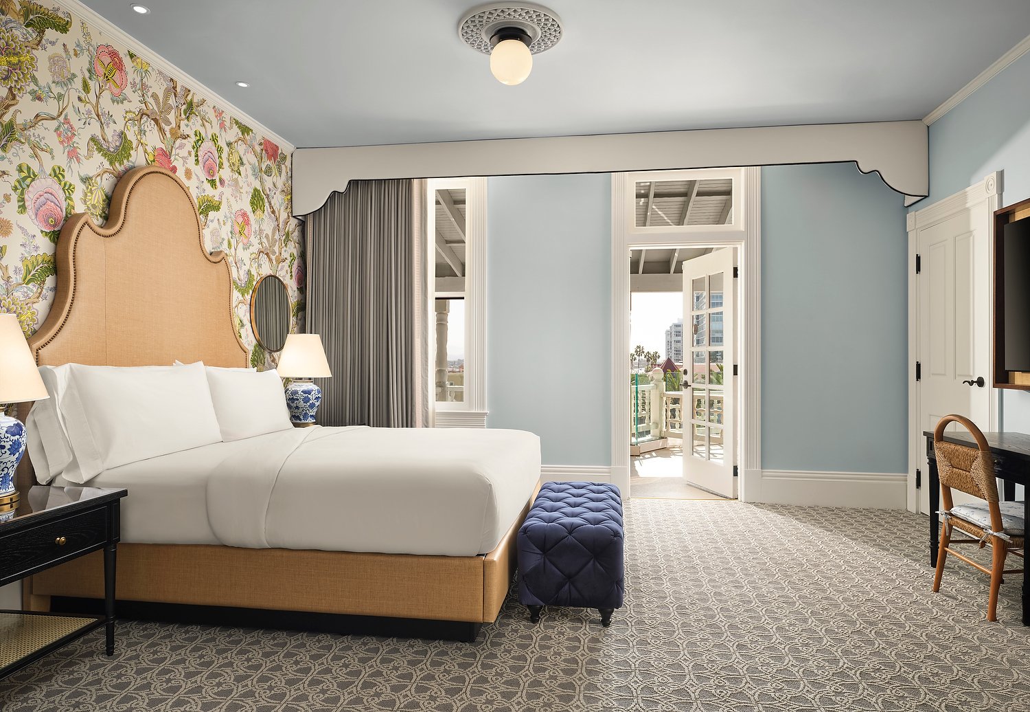 HOTEL Del room 33132 victorian resort king v2.JPG