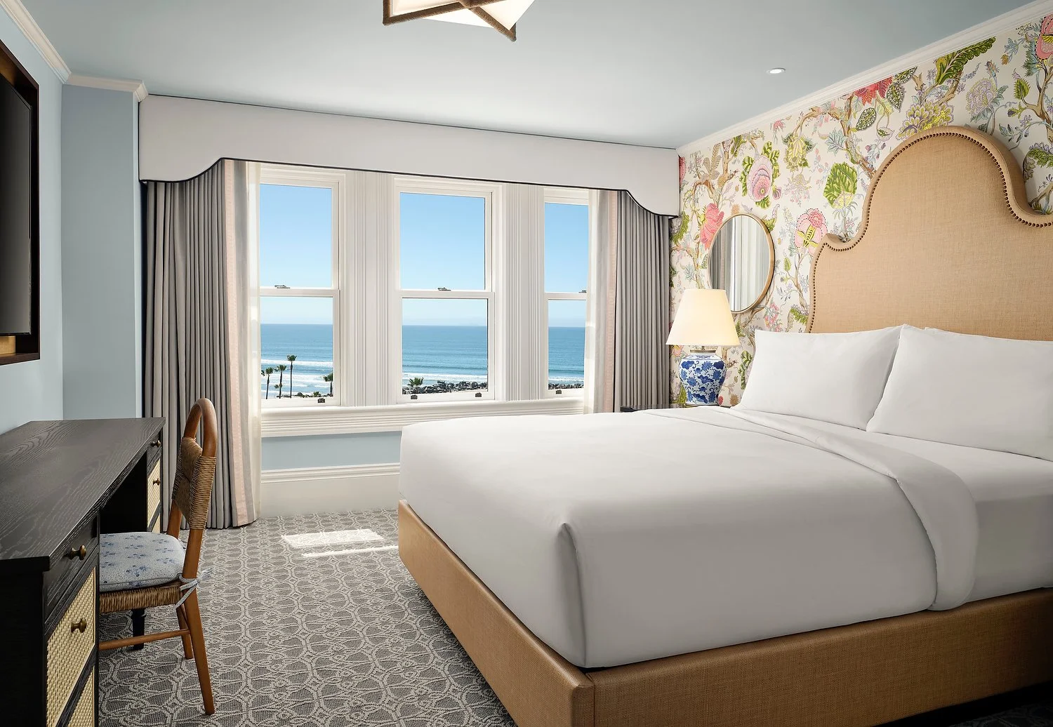 Hotel Del room 35122 victorian oceanfront king v2.JPG
