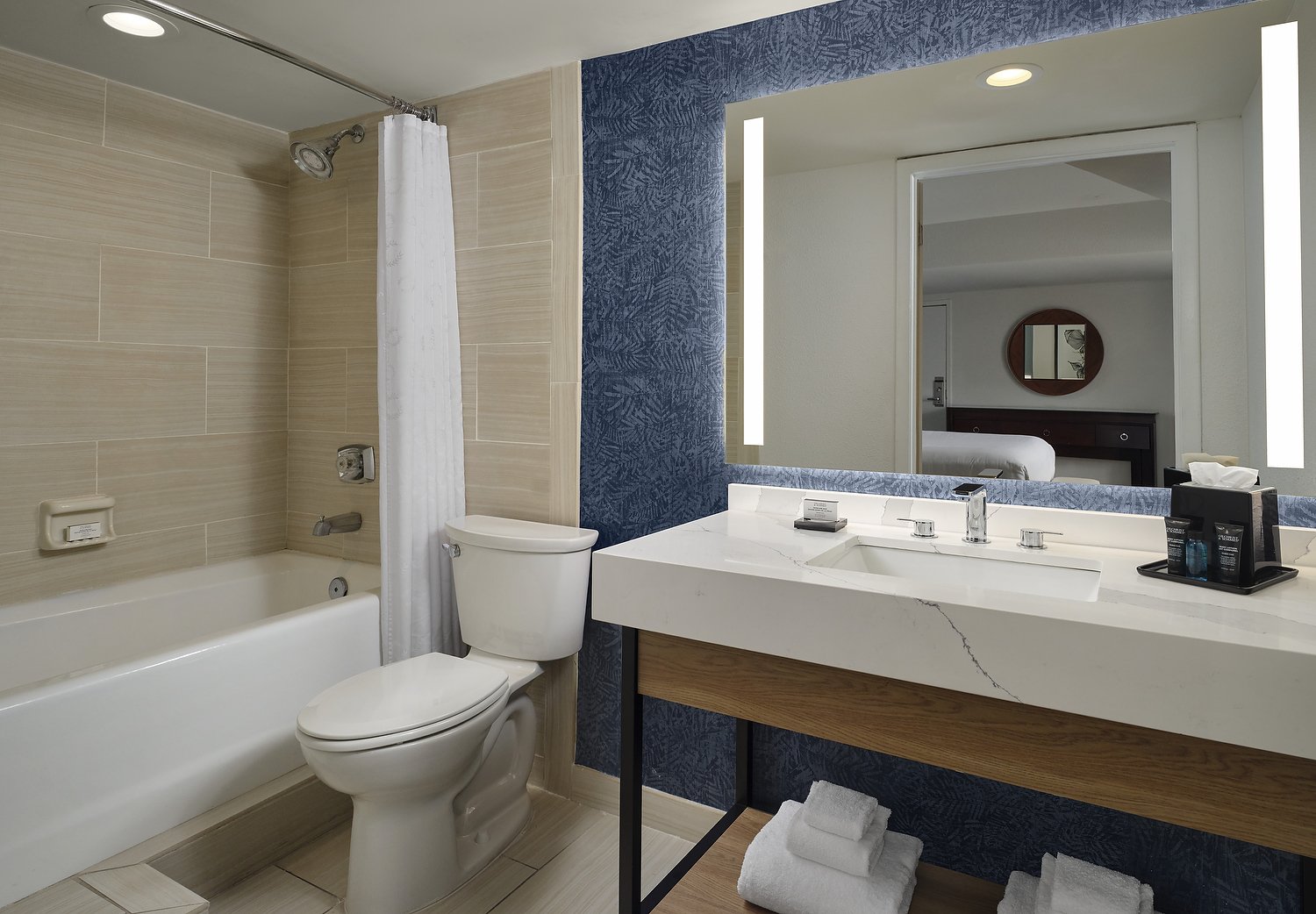 SH_TPAEA_room445_ 2BRpenthouse_2ndBath.JPG