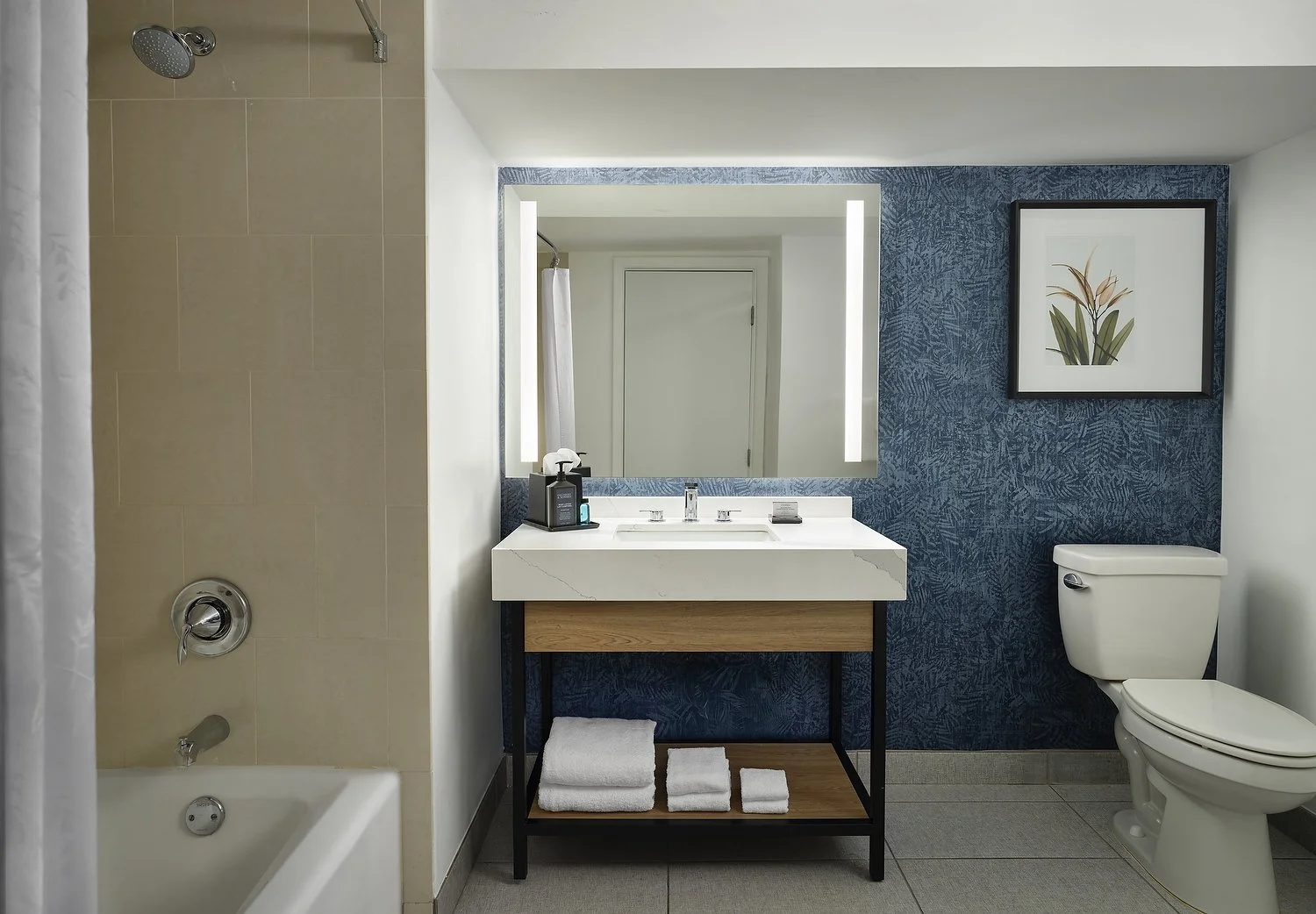 SH_TPAEA_room548_jun_suite_bedroom_bath.JPG