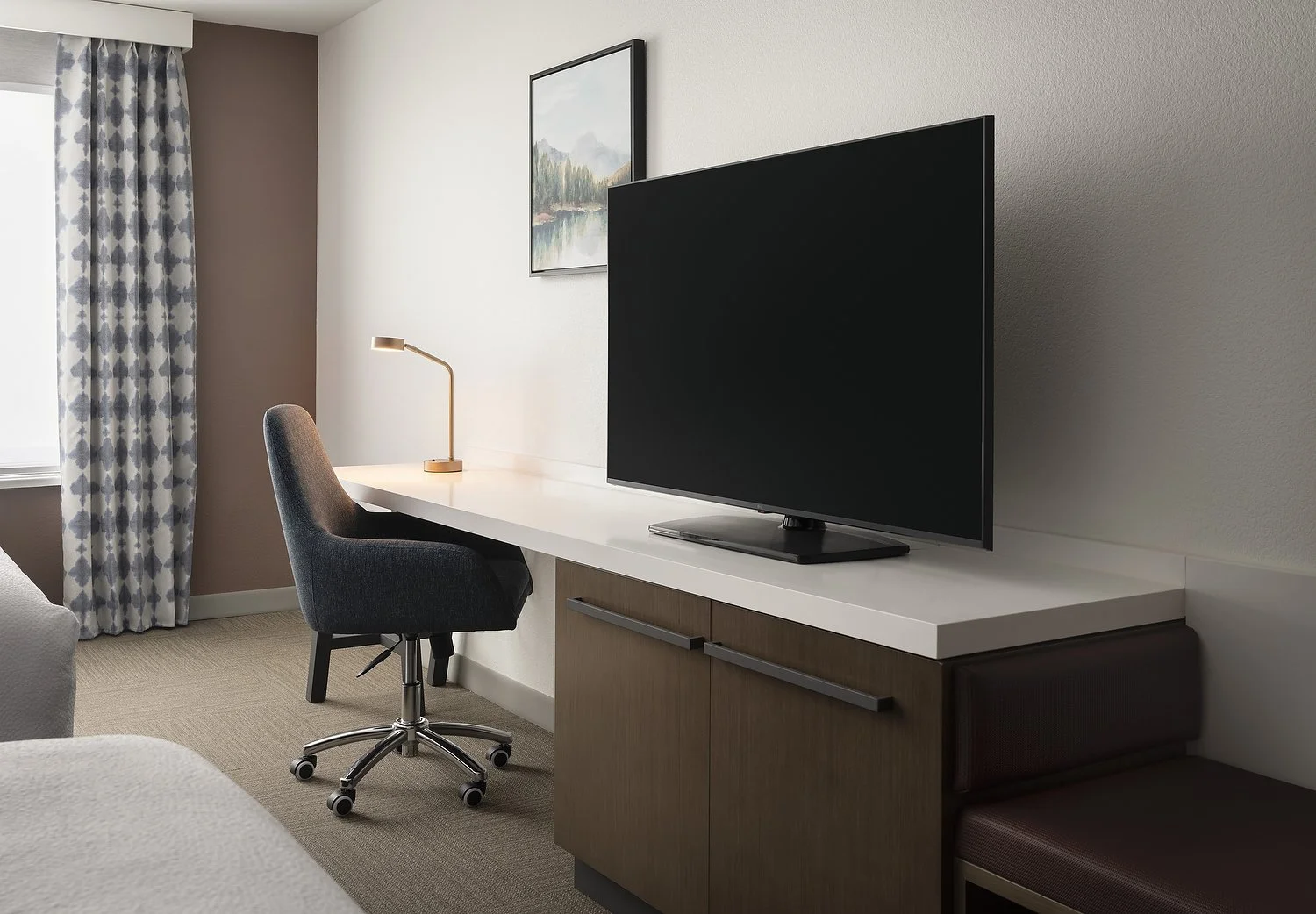 Merced HGI double rm328 tv desk area.JPG