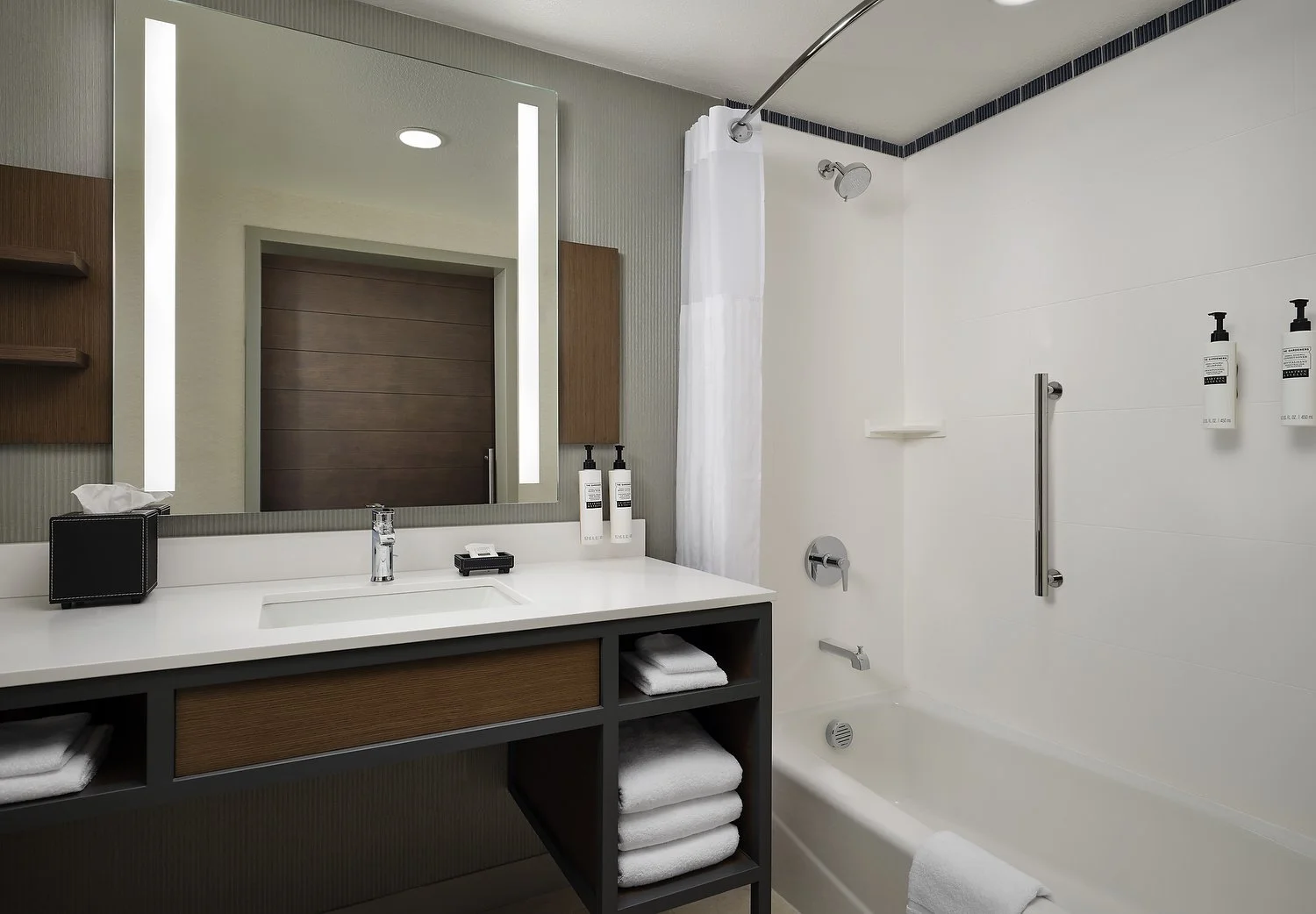 Merced HGI room 328 bathtub.JPG