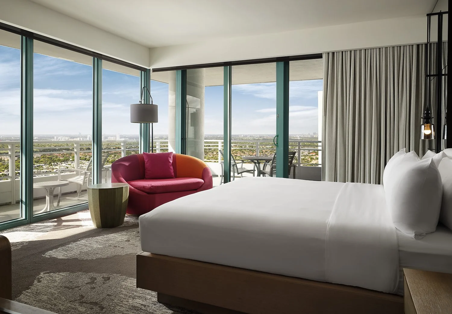 THE DIPLOMAT room 2881 corner king A.JPG