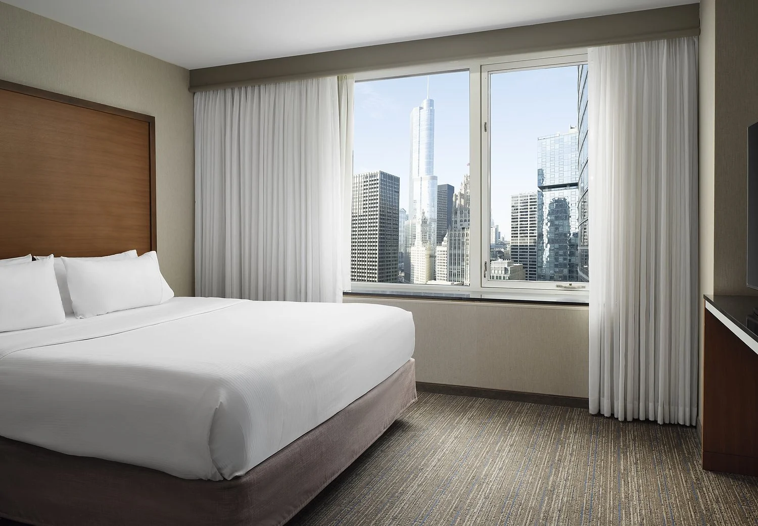 Chiacgo embassy suites room 717 king.JPG