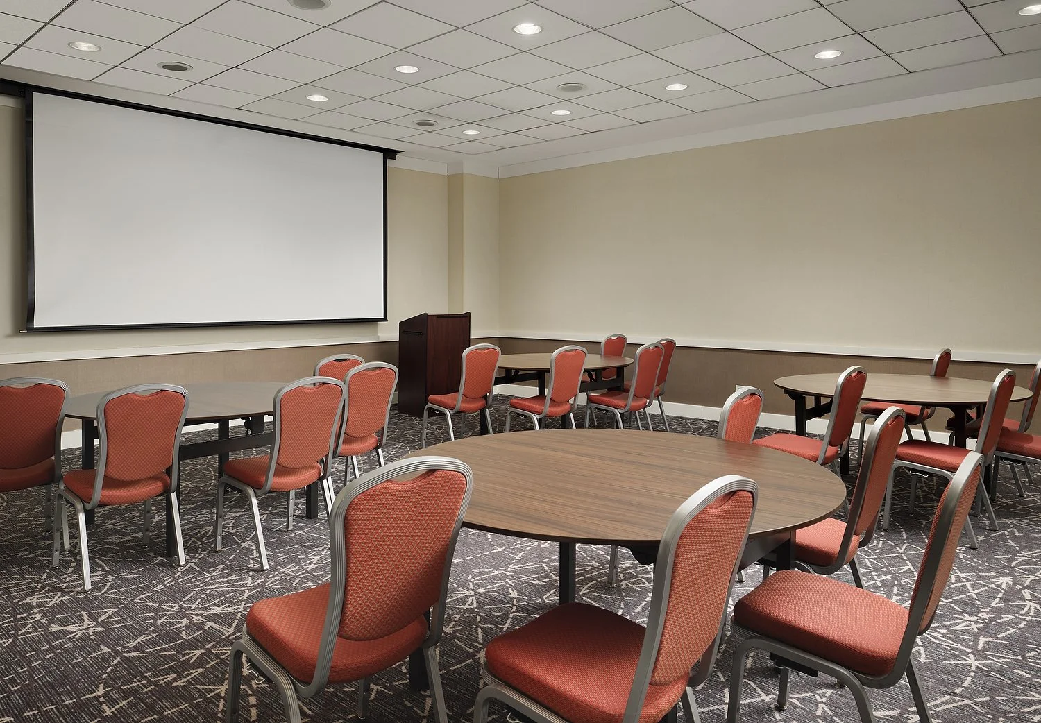 Embassy Suites Chicago Illinois crescent rounds v3.JPG